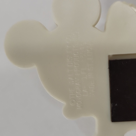 Vtg Lot of Disney Magnets (4) & Keychains (3) - Picture 3 of 8